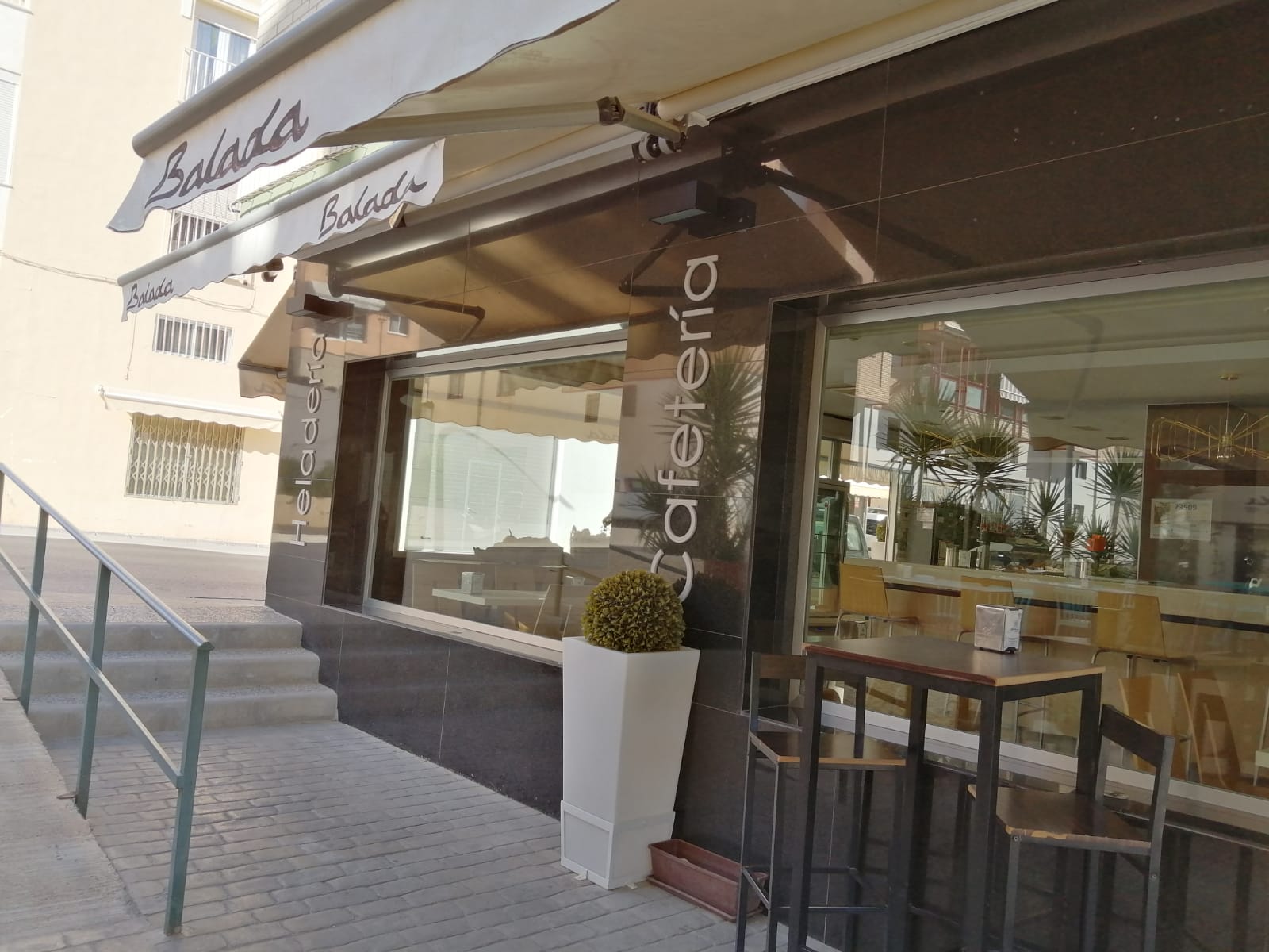 Entrada 2 Cafetería Balada